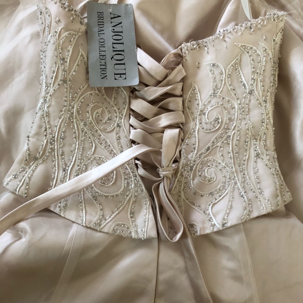 Anjolique wedding gown corset & train Brand new 6